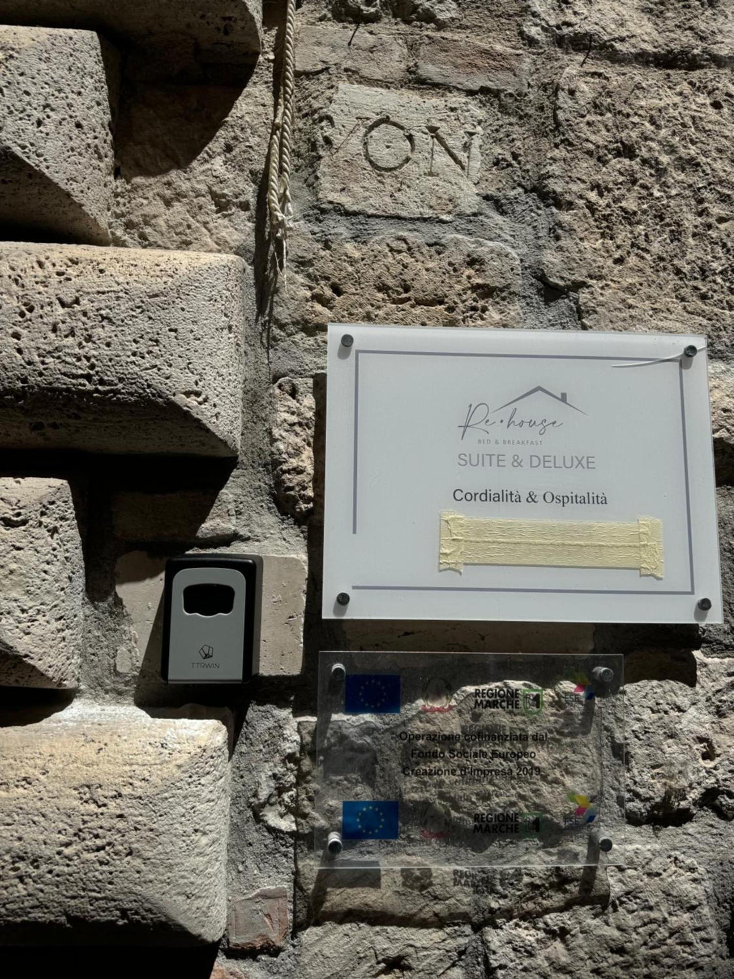 Re House Suite & Deluxe Apartament Ascoli Piceno Esterno foto